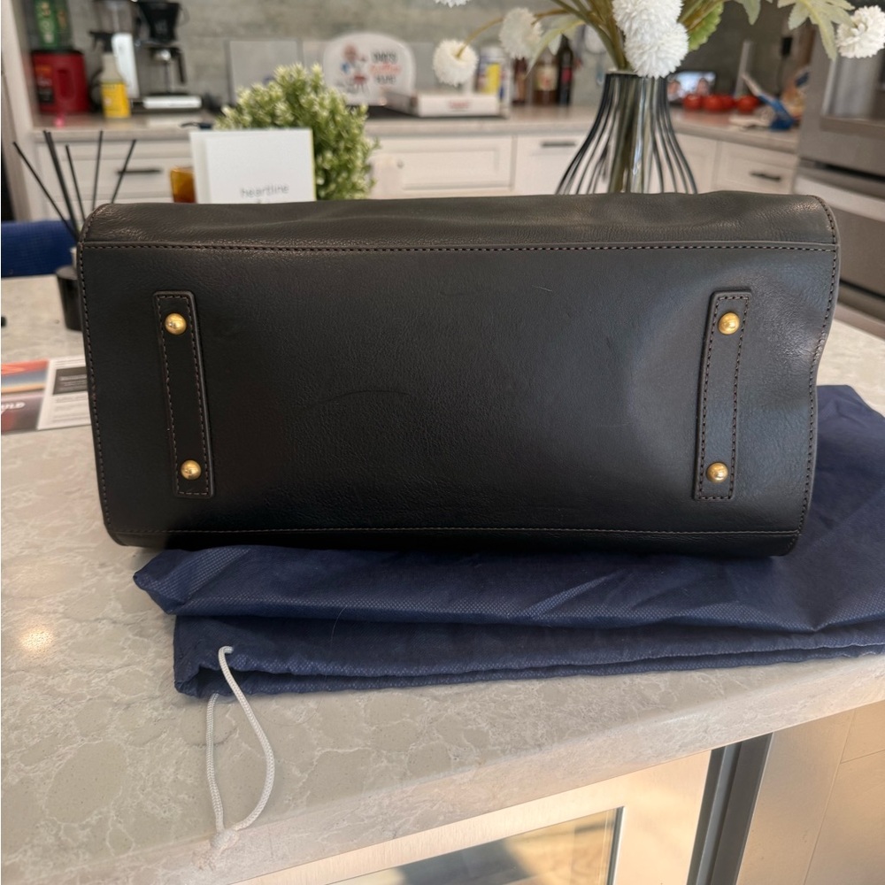 Dooney & Bourke Florentine leather shoulder bag. - Picture 5 of 10